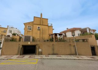 Casa adosada en venta en Montemar en Torremolinos