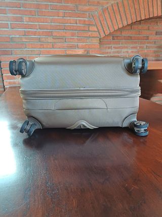 Maleta Samsonite 67 cm – Expandible - TSA- Ligera