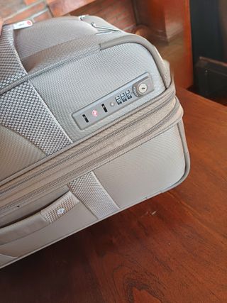Maleta Samsonite 67 cm – Expandible - TSA- Ligera