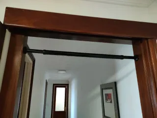 Barra de dominadas ajustable