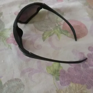 Occhiali da sole neri e multicolor