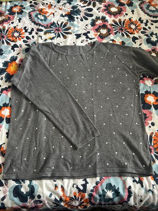 Jersey gris con detalles plateados