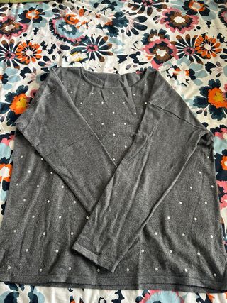 Jersey gris con detalles plateados