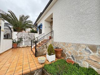 Casa pareada en venta en Torres de la Alameda