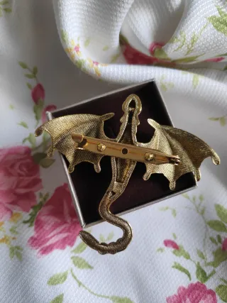 Precioso broche de dragón