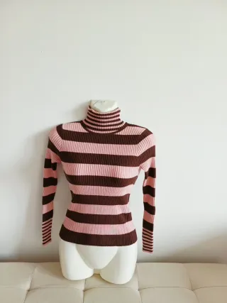 Maglione a collo alto a righe