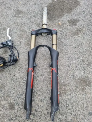 Horquilla Bomber y Manetas Freno