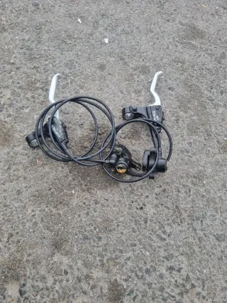 Horquilla Bomber y Manetas Freno