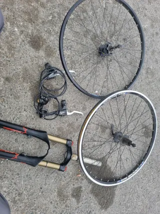 Horquilla Bomber y Manetas Freno