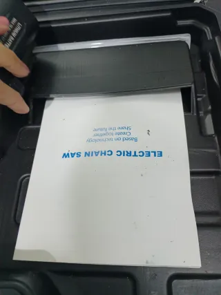 Mini motosierra a batería