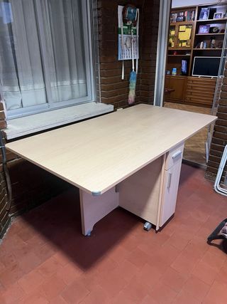 Mesa plegable con cajón y hueco