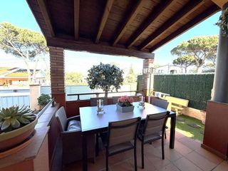 Casa en venta en Vidreres