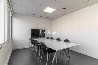 Oficina en alquiler en Les Corts en Barcelona