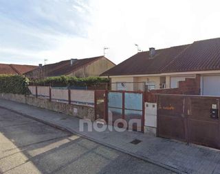 Casa adosada en venta en Novés