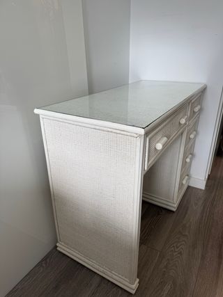 Escritorio mimbre blanco con cristal