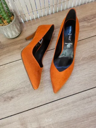 Zapatos de tacón naranjas Daniela Vega