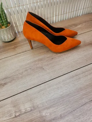 Zapatos de tacón naranjas Daniela Vega