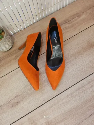 Zapatos de tacón naranjas Daniela Vega