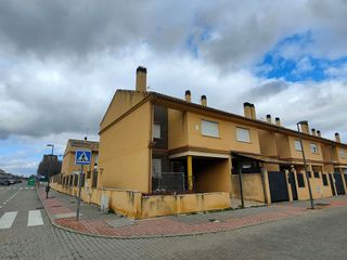 Casa adosada en venta en Parla Este en Parla