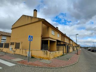 Casa adosada en venta en Parla Este en Parla