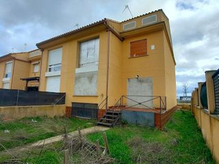 Casa adosada en venta en Parla Este en Parla