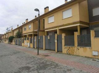 Casa adosada en venta en Parla Este en Parla