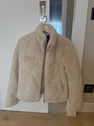 Chaqueta pelo Zara beige