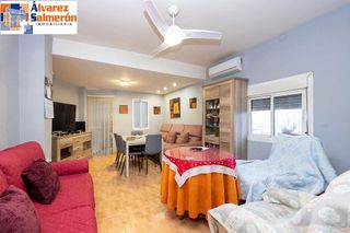 Casa adosada en venta en Avda. De los Ogíjares en Armilla