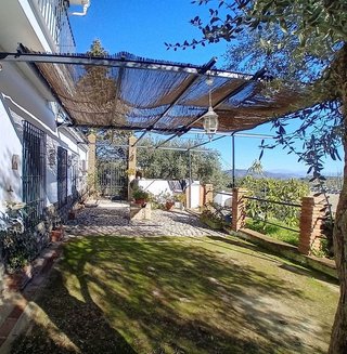 Cortijo en venta en Alozaina
