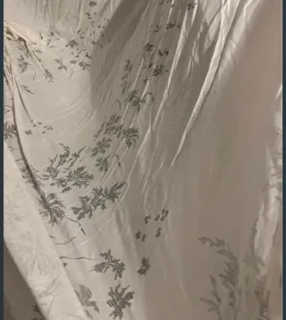 Tenda grande antica in tessuto bianco