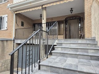 Casa adosada en venta en Parque de la Bombilla-Pla de Rascanya en Llíria