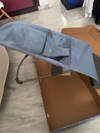 Mecedora baby Björn + juguete + funda extra