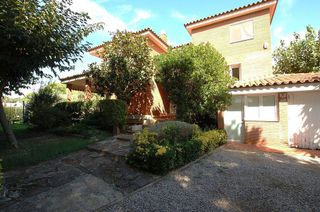 Chalet en alquiler en Gran Via del Mar-Zona Universitaria en Castelldefels