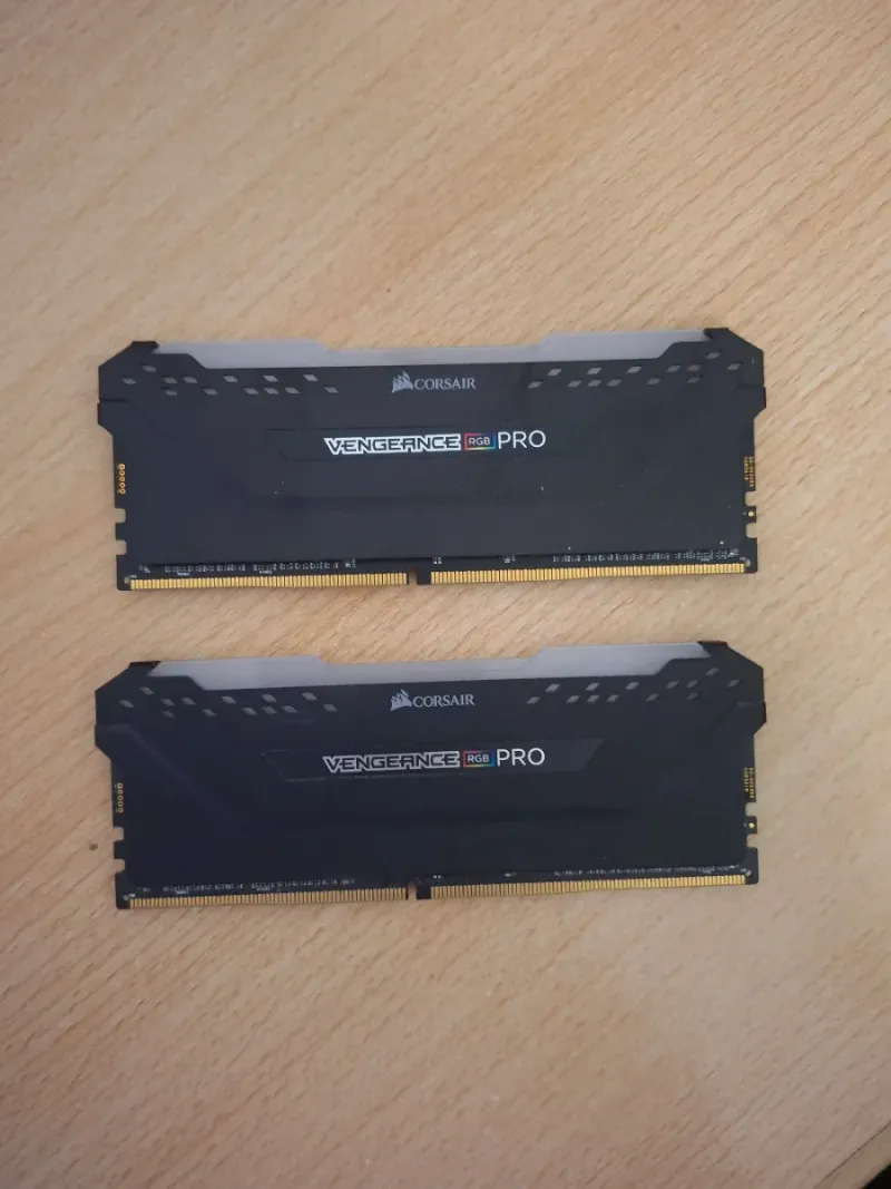 Corsair Vengeance RGB Pro RAM (negociable)