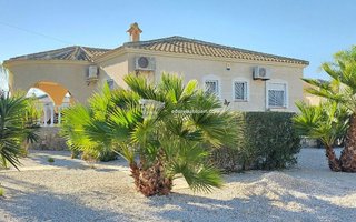 Chalet en venta en Catral