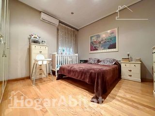 Chalet en venta en El Alborgí en Paterna