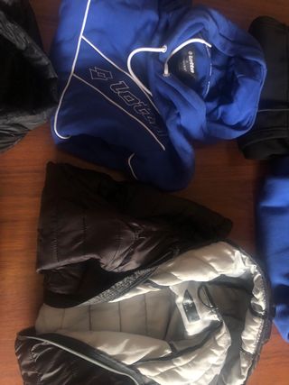 Lote Abbigliamento: 3 Felpe, Cappotto e 2 Gilet