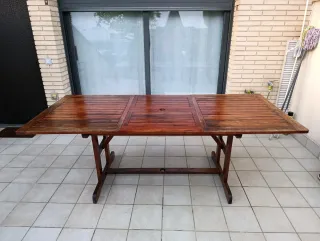 Mesa de madera para jardín