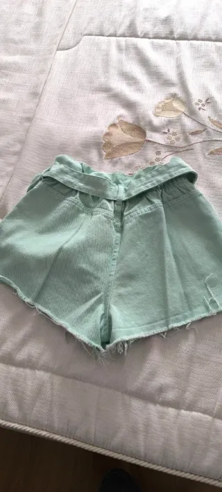Shorts verdes con cinturón