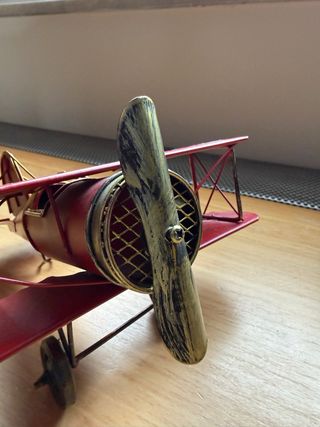 Avión de colección rojo