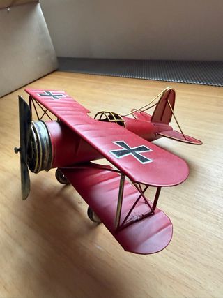 Avión de colección rojo