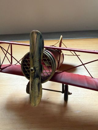 Avión de colección rojo
