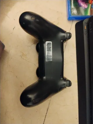 PS4 Slim 860GB + 3 Giochi