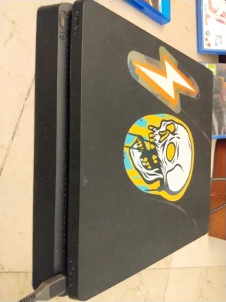 PS4 Slim 860GB + 3 Giochi