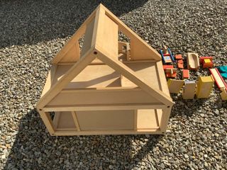 Casa delle bambole in legno