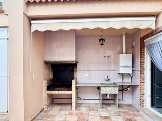 Casa adosada en venta en Zona Alta en Puçol