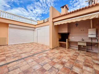 Casa adosada en venta en Zona Alta en Puçol