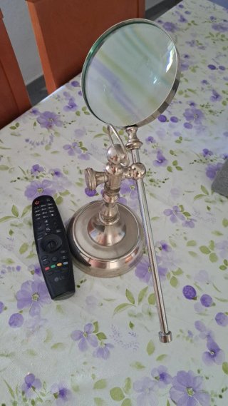 Lupa vintage de sobremesa