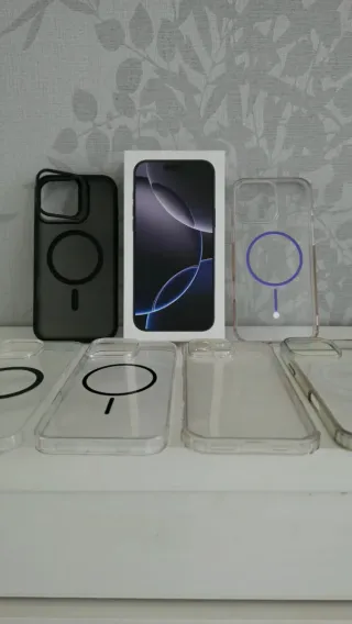 iPhone 16 Pro Max 256GB + GARANTIA + 6 Fundas