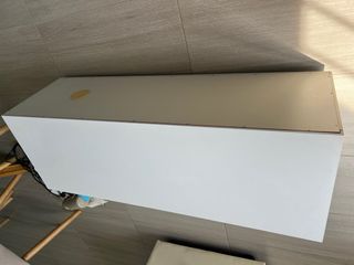 Mueble TV blanco y madera con cristal